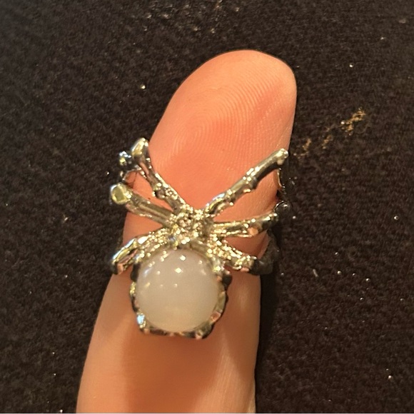 Vintage Spider Ring - Picture 2 of 3